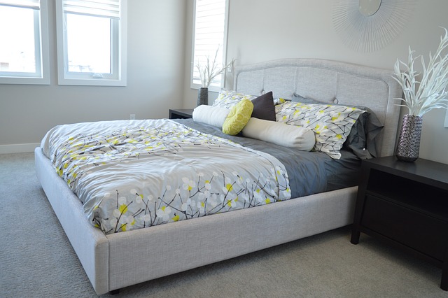 Możesz dowiedzieć się jakie akcesoria sypialniane wybrać - poduszki dekoracyjne dla Twojej rodziny!